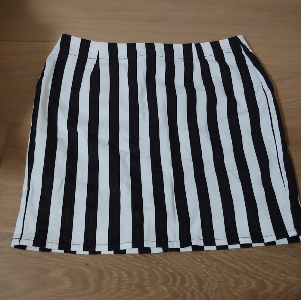 Japanese Black and White Striped Mini Skirt